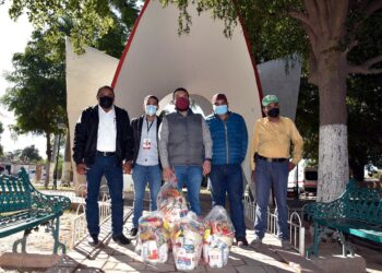 Reciben comisarios municipales ahomenses, apoyos con despensas alimenticias.