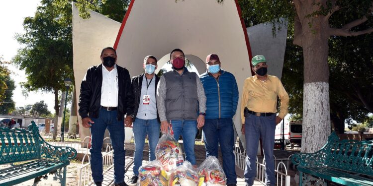 Reciben comisarios municipales ahomenses, apoyos con despensas alimenticias.