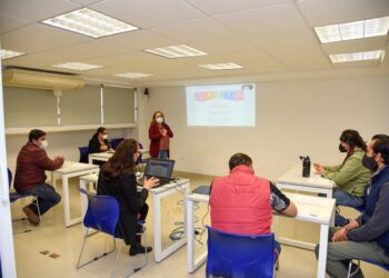 Capacitaciones en apoyo a la población ahomense en sus trámites escolares