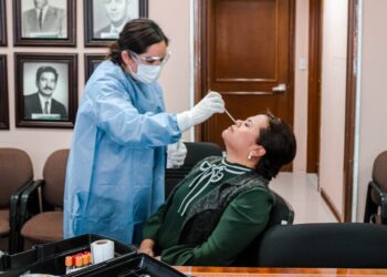 Alcaldesa de Guasave Aurelia Leal López se realiza la prueba del Covid-19