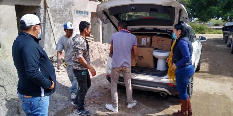 Clínica de Atención de Adicciones Esperanza de Vida AC. recibe sanitarios por parte del Deportivo Mingo Vázquez AC.