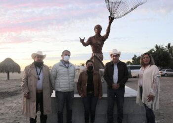 Monumento al Pescador es supervisado por Alcaldesa en Boca del Río