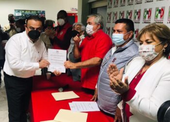 Reciben constancia de precandidatos del PRI a la presidencia Municipal de Ahome