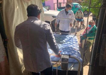 Adulto mayor discapacitado recibe cama hospitalaria por parte del Ayuntamiento