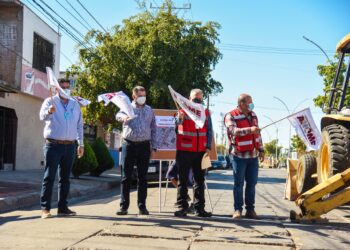 Blvd. Macario Gaxiola es reparado con losas de pavimento con concreto