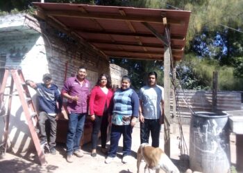 Familias de bajos recursos reciben material rústico de construcción por parte del Ayuntamiento de Ahome