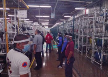 Autoridades municipales supervisan protocolos sanitarios en APTIV Los Mochis