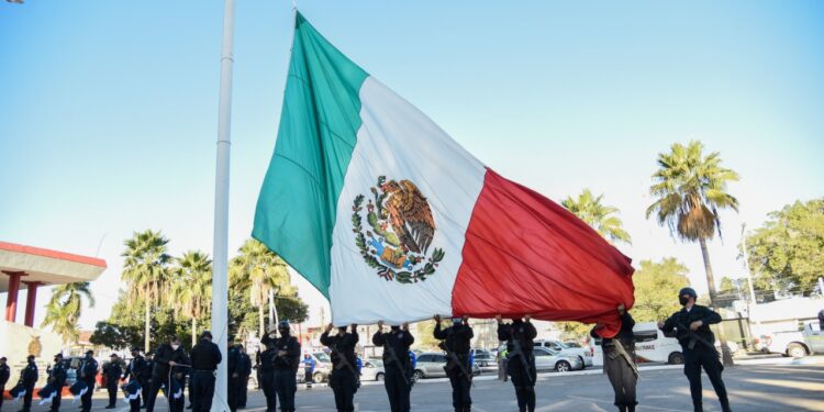 Autoridades militares, civiles y sociedad ahomense conmemora el 108 aniversario del Ejército Mexicano.