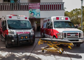 Direccion de Salud y Bienestar Social recibe dos ambulancias entregadas por la presidenta municipal