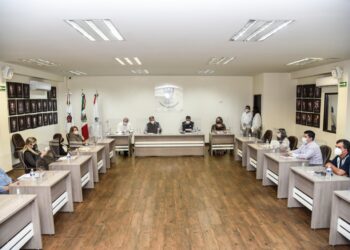 Regidores en sesión extraordinaria solicitan licencia de Cabildo.