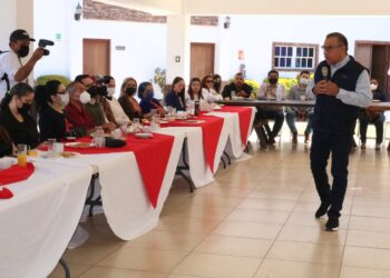 Profesores de Inglés se reúnen con Marcos Osuna