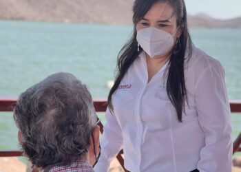 Ana Ayala continúa recorrido en Topolobampo