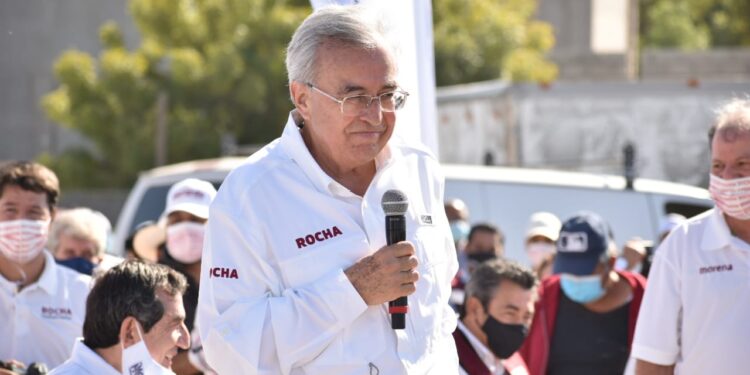 Candidato Rubén Rocha Moya y Minerva Vázquez mantienen comunicación en el Nuevo Horizonte