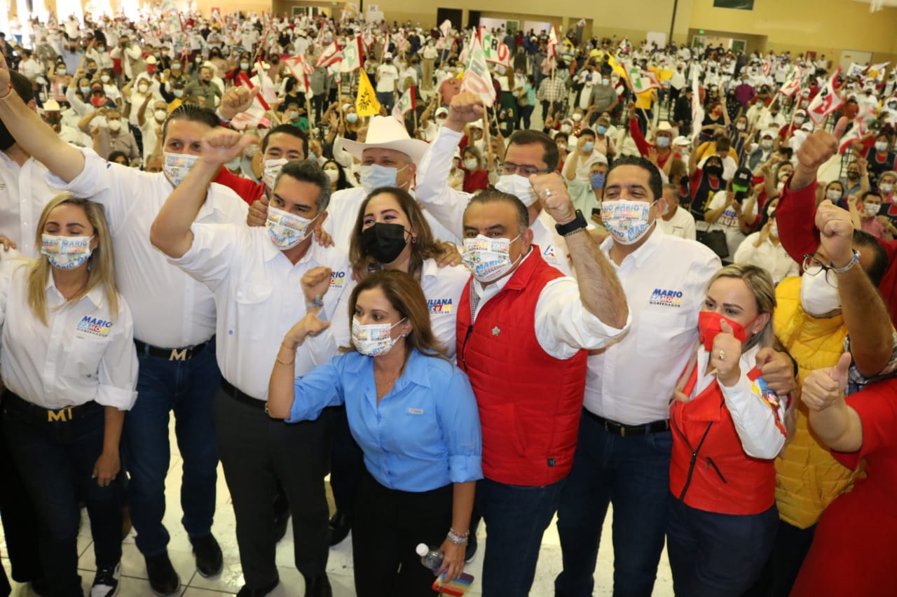 Encuentro con vecinos de la Colonia Ferrusquilla