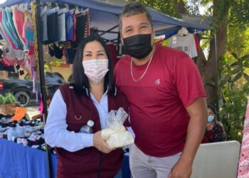 Candidata Minerva Vázquez visita tianguis de la colonia Jaramillo