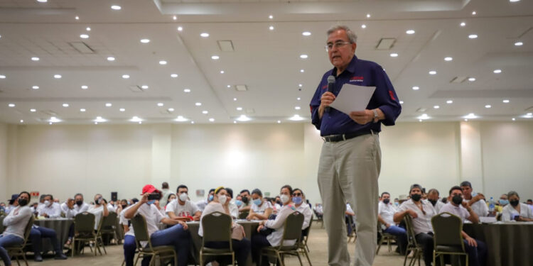 Seré un gobernador amigo del magisterio porque mi orgullo es ser maestro normalista: Rocha