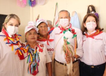 ENTREGAN BASTÓN DE MANDO A GERARDO VARGAS, EN EL MARCO DE UNA FIESTA CEREMONIAL YOREME