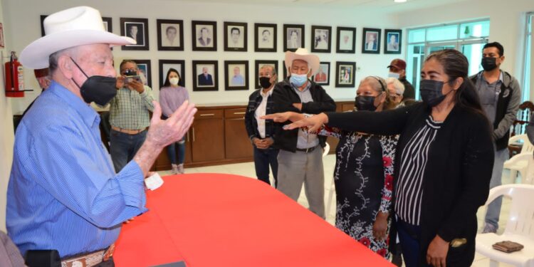 Guillermina Soto Valenzuela rinde protesta como nueva directora del Instituto Municipal Indígena en Angostura