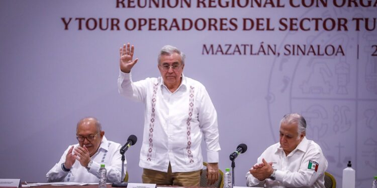 Queremos que Mazatlán siga repuntando en turismo: Rocha