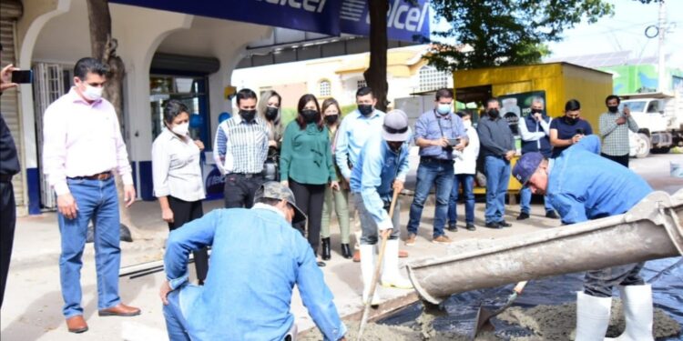 Ayuntamiento de Salvador Alvarado mejora vialidades en el Centro de la ciudad