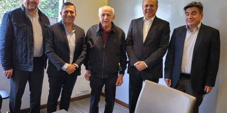 Gerardo Vargas Landeros, presidente municipal de Ahome y Fundación Corazón Urbano A. C, que encabeza Don Alfredo Achar Tussie, acordaron pintar y llenar de color y vida el municipio de Ahome, iniciando con el puerto de Topolobampo.