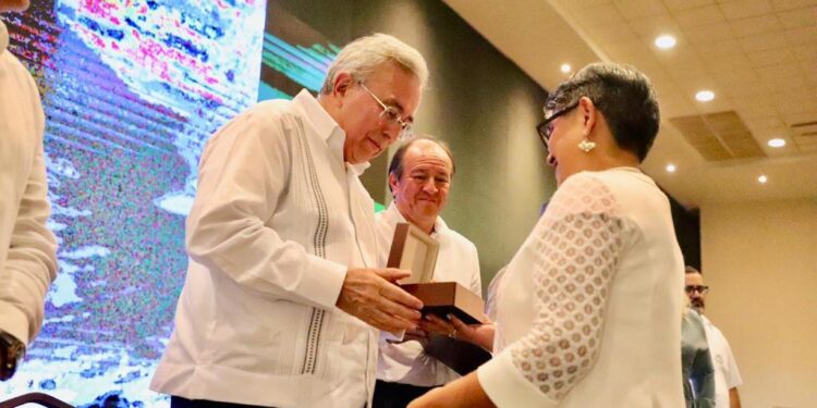 Rocha inaugura la 76 Reunión Anual de Salud Pública