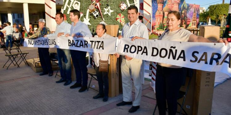 Tianguistas de Salvador Alvarado reciben equipamiento para brindar un mejor servicio
