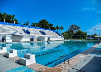 La alberca de la Cd. Deportiva está en óptimas condiciones y abierta de las 5:30 a las 10:00 y de las 16:00 a las 21:00 horas.